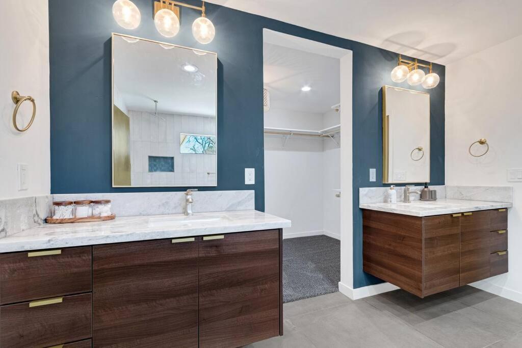 Prime Location! Hidden Oasis 4 Bedroom 10 Min To Strip *