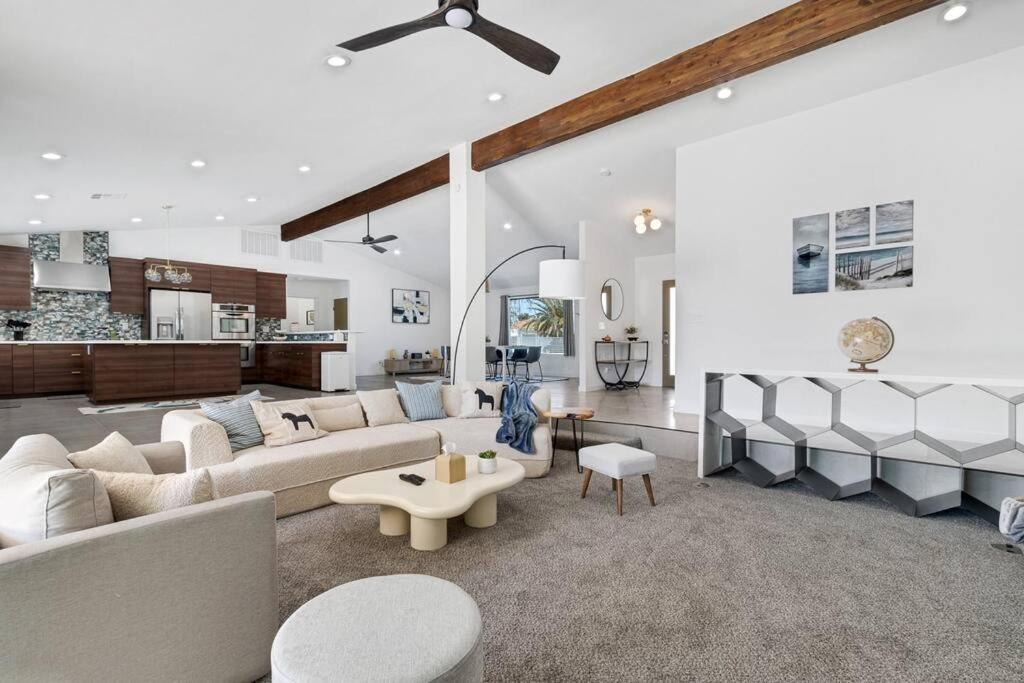 Prime Location! Hidden Oasis 4 Bedroom 10 Min To Strip * Las Vegas